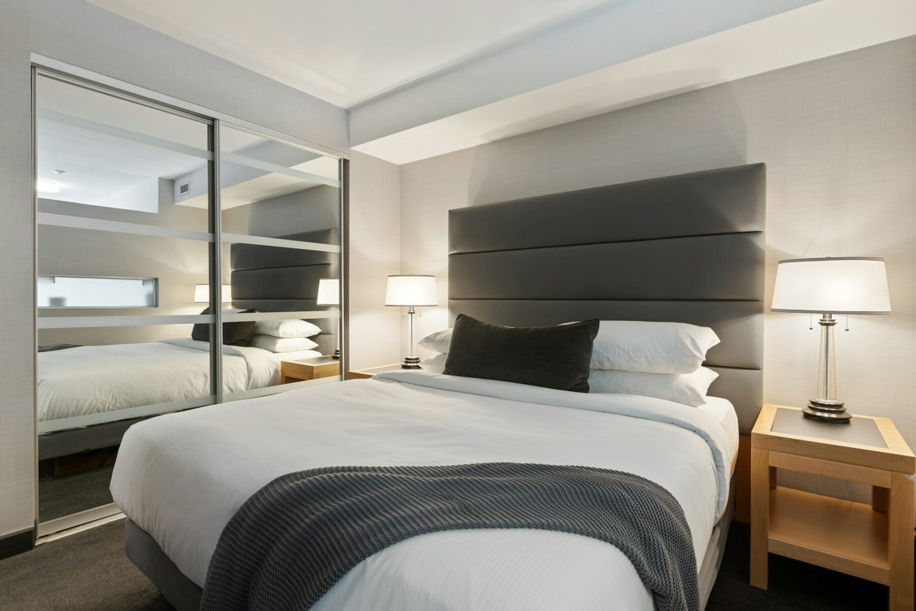 The Hotel LRV – Bình Thuỷ